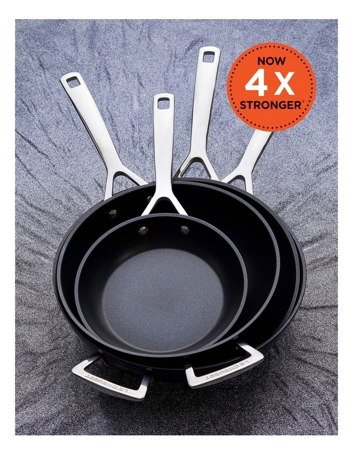 Le Creuset TNS 20cm Omelette Pan - Image 2