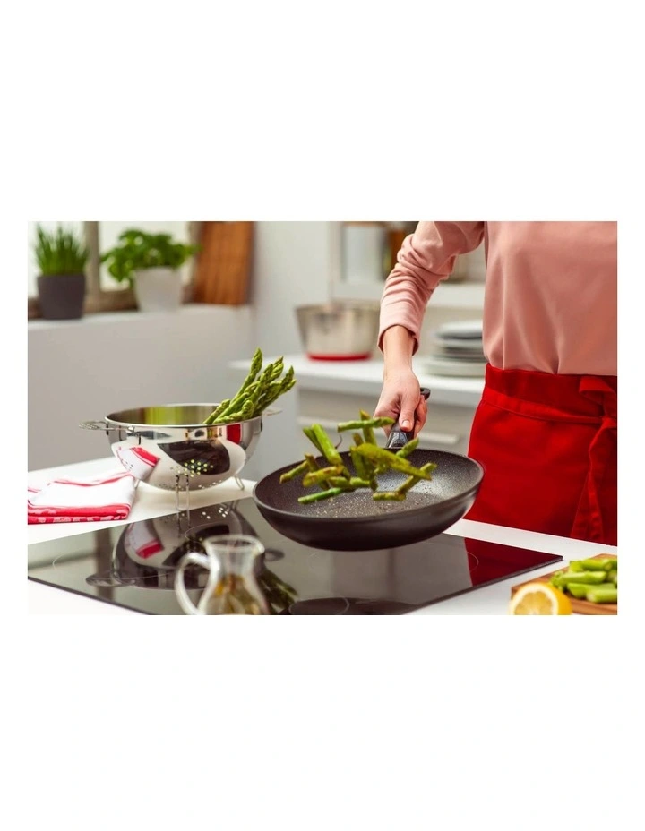 Fissler Adamant Comfort 28cm Non-Stick Deep Fry Pan - Image 2