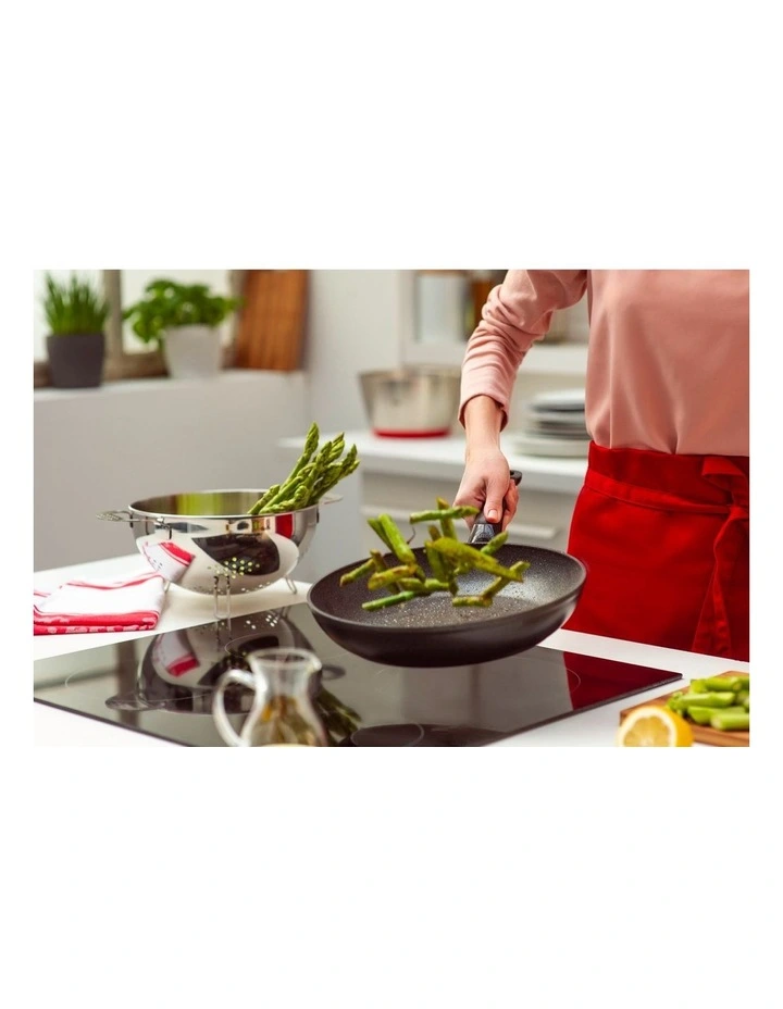 Fissler Adamant Comfort 24cm Non-Stick Deep Fry Pan - Image 2