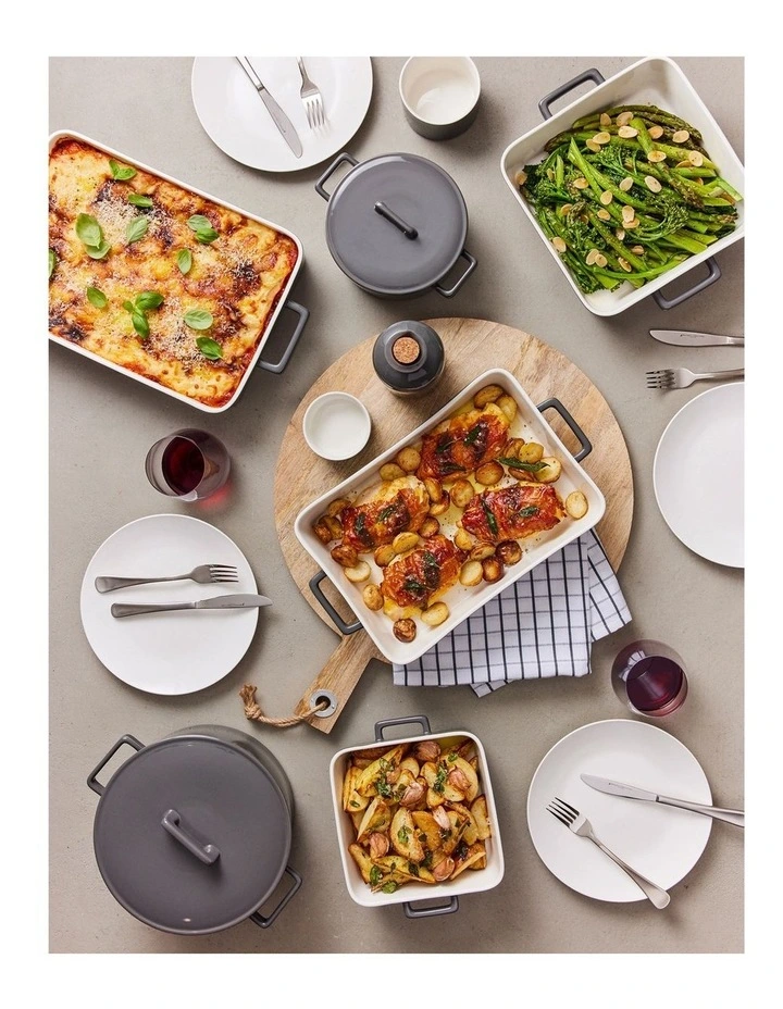 Maxwell & Williams Epicurious Round Casserole 1.3L Grey Gift Boxed - Image 4