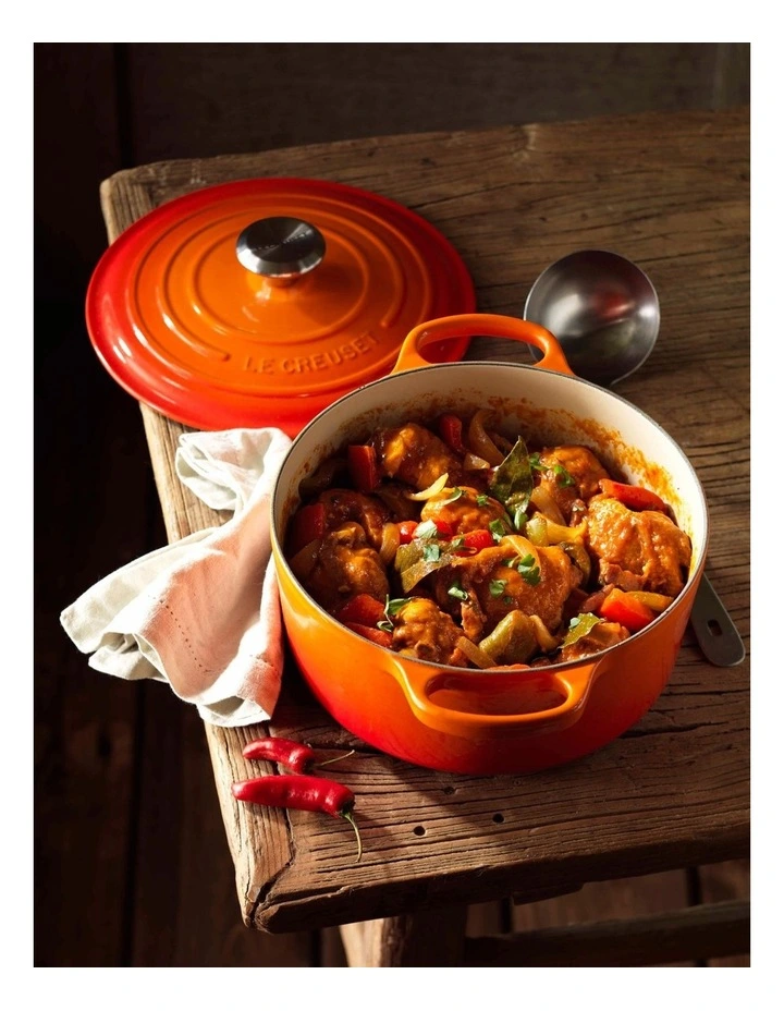 Le Creuset Signature Round Casserole 20cm/2.4Lt In Volcanic - Image 5