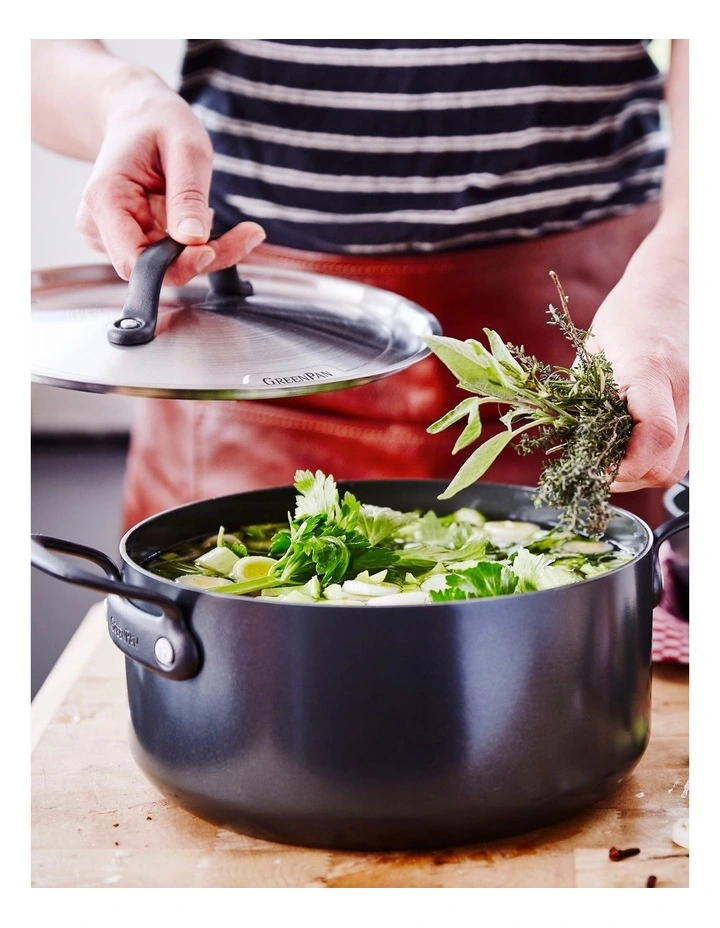 GreenPan Craft 24cm/4.9L Covered Casserole Black - Image 4