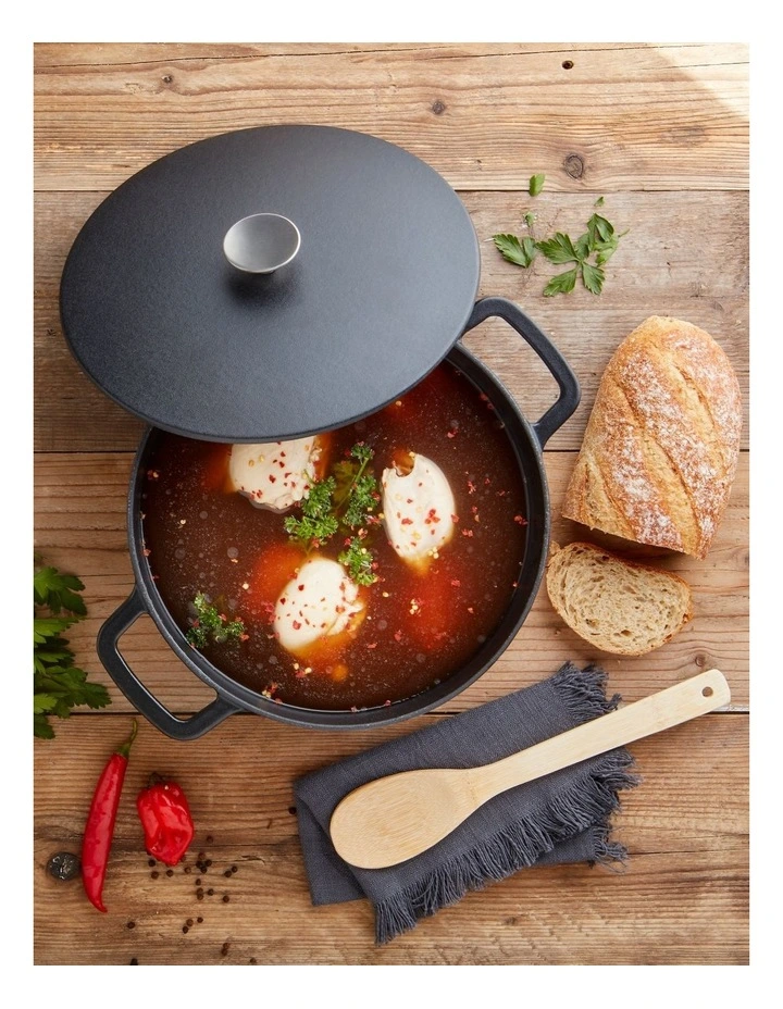 The Cooks Collective Cast Iron 28cm/5.9L Round Casserole Black - Image 3