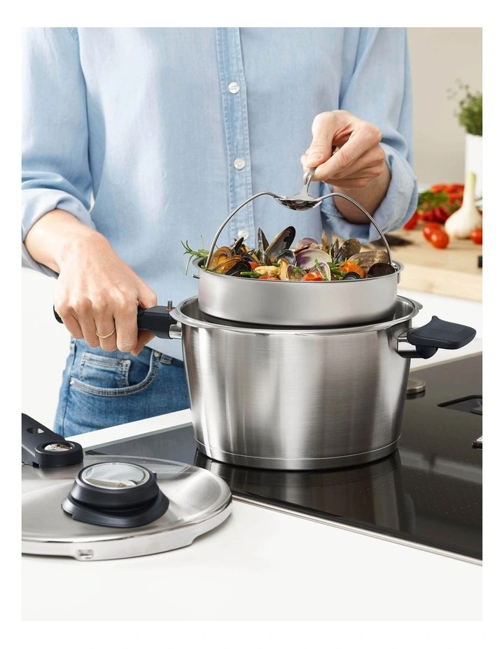 Fissler Vitavit Premium Pressure Cooker 18cm/2.5L With Insert - Image 2