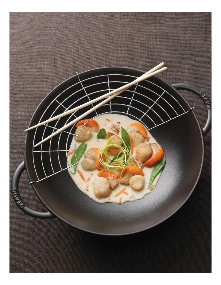 Staub Wok 37cm In Black - Image 4
