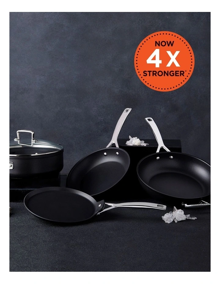 Le Creuset TNS 28cm Shallow Frypan - Image 2